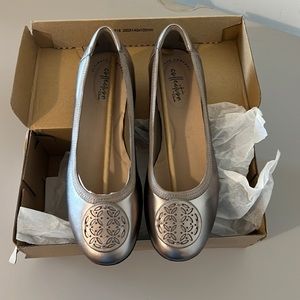 Clarks NWT Pewter Flats